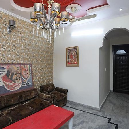 Oyo Stay The Castle Near M2K Cinemas Rohini Nova Deli Exterior foto