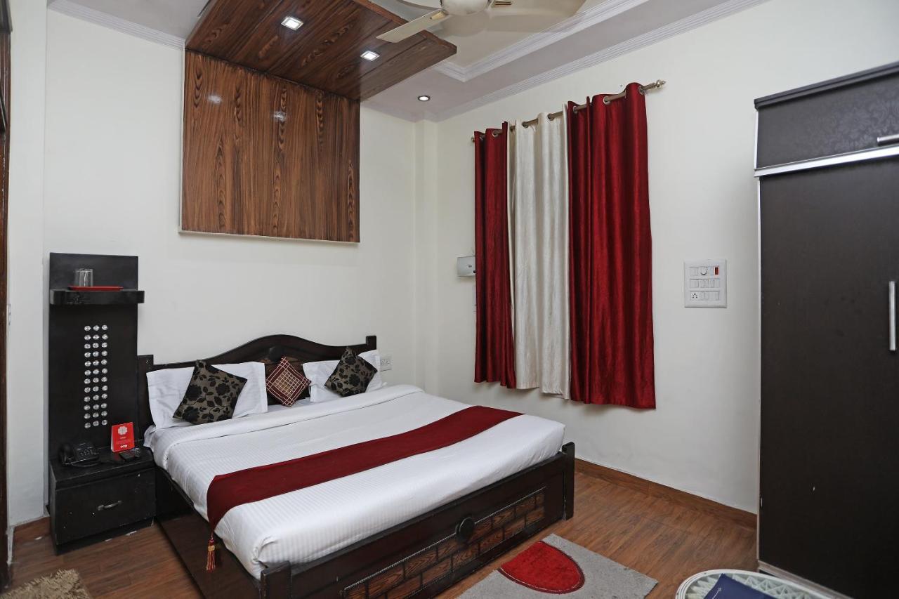 Oyo Stay The Castle Near M2K Cinemas Rohini Nova Deli Exterior foto