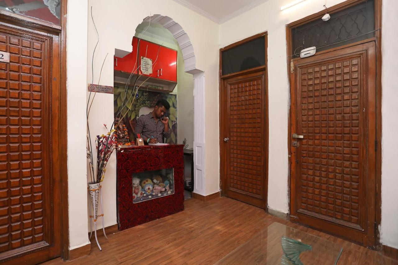 Oyo Stay The Castle Near M2K Cinemas Rohini Nova Deli Exterior foto