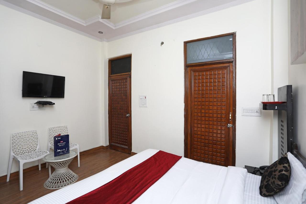 Oyo Stay The Castle Near M2K Cinemas Rohini Nova Deli Exterior foto