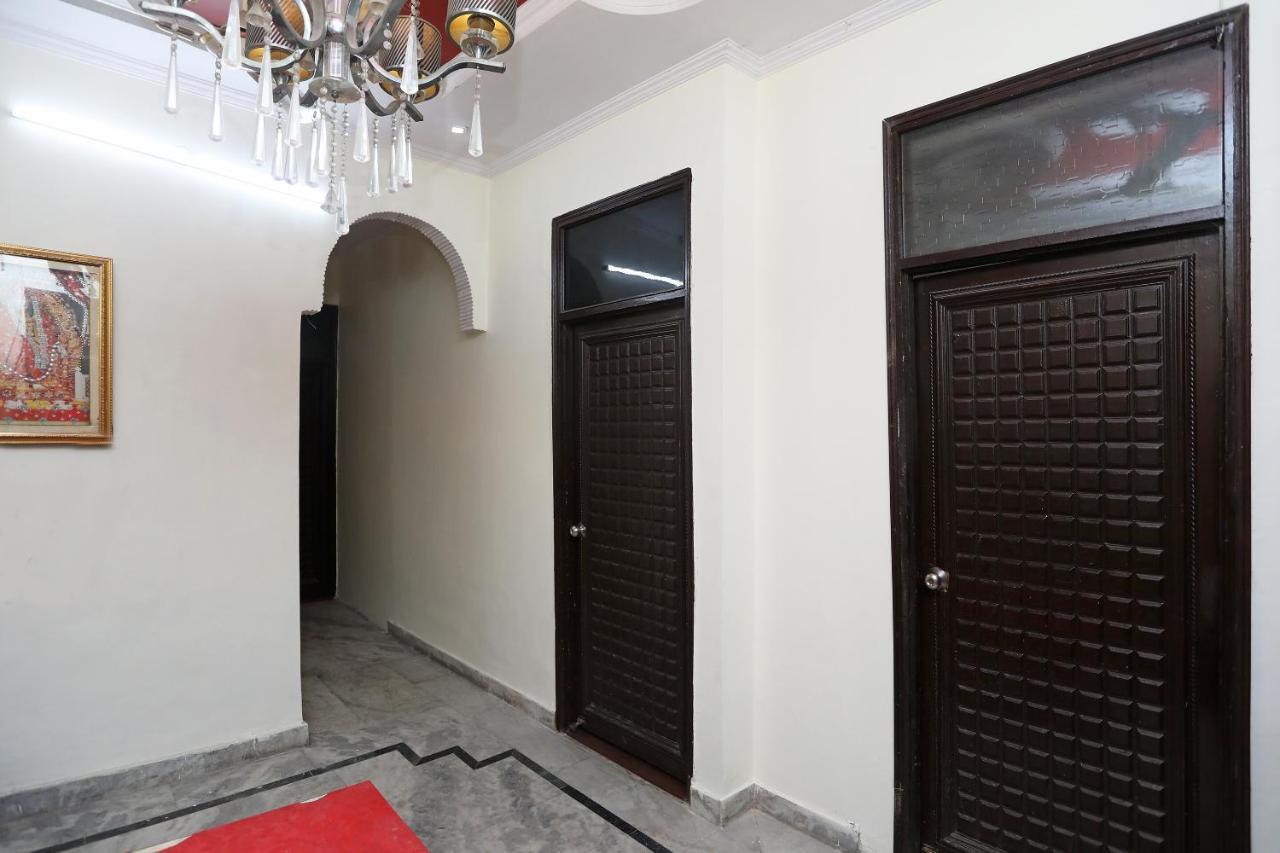 Oyo Stay The Castle Near M2K Cinemas Rohini Nova Deli Exterior foto