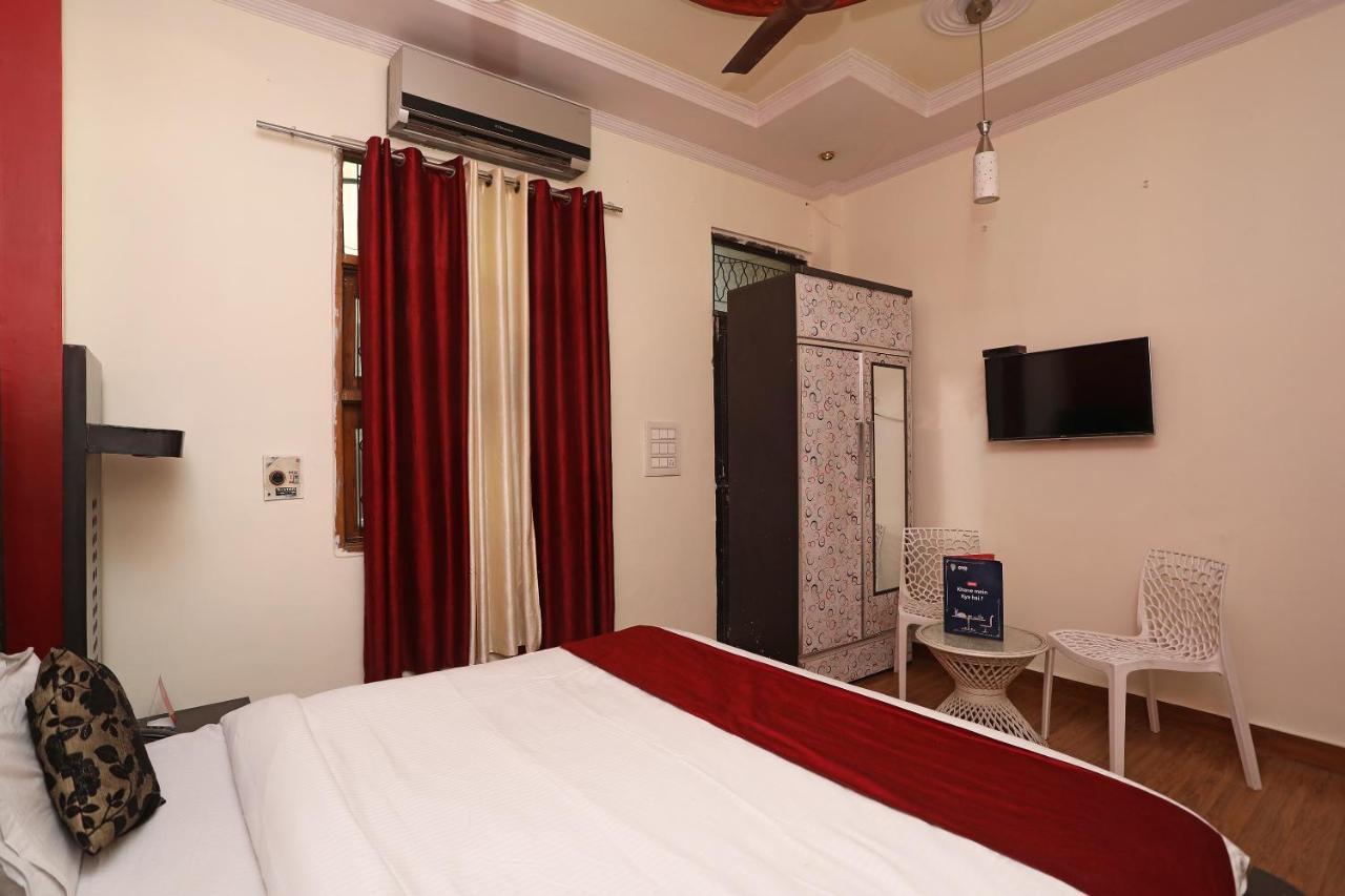 Oyo Stay The Castle Near M2K Cinemas Rohini Nova Deli Exterior foto