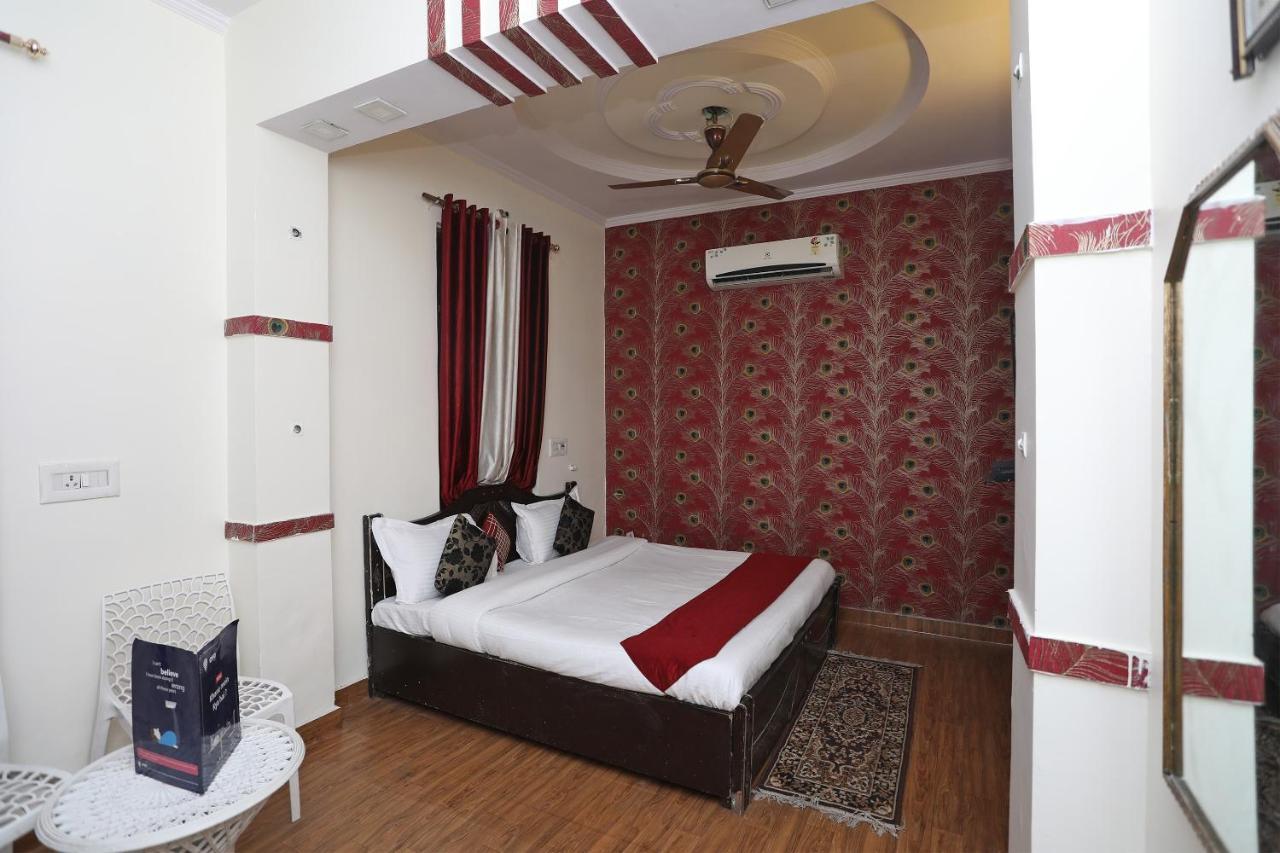 Oyo Stay The Castle Near M2K Cinemas Rohini Nova Deli Exterior foto